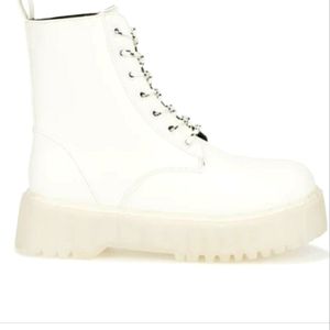 Olivia Miller white platform combat boots Gina 9 cy